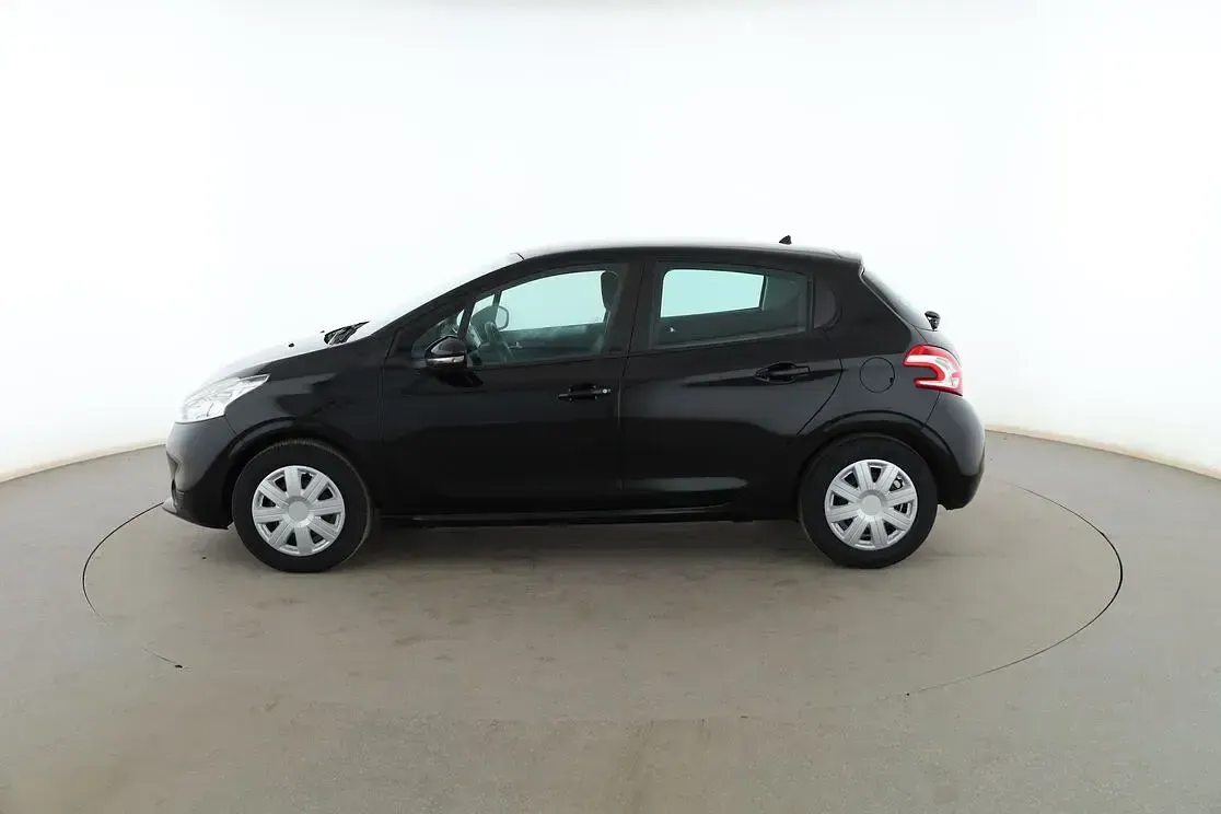 Usado Peugeot 208 Active 82 CV (60 kW) 2014 Negro Utilitario