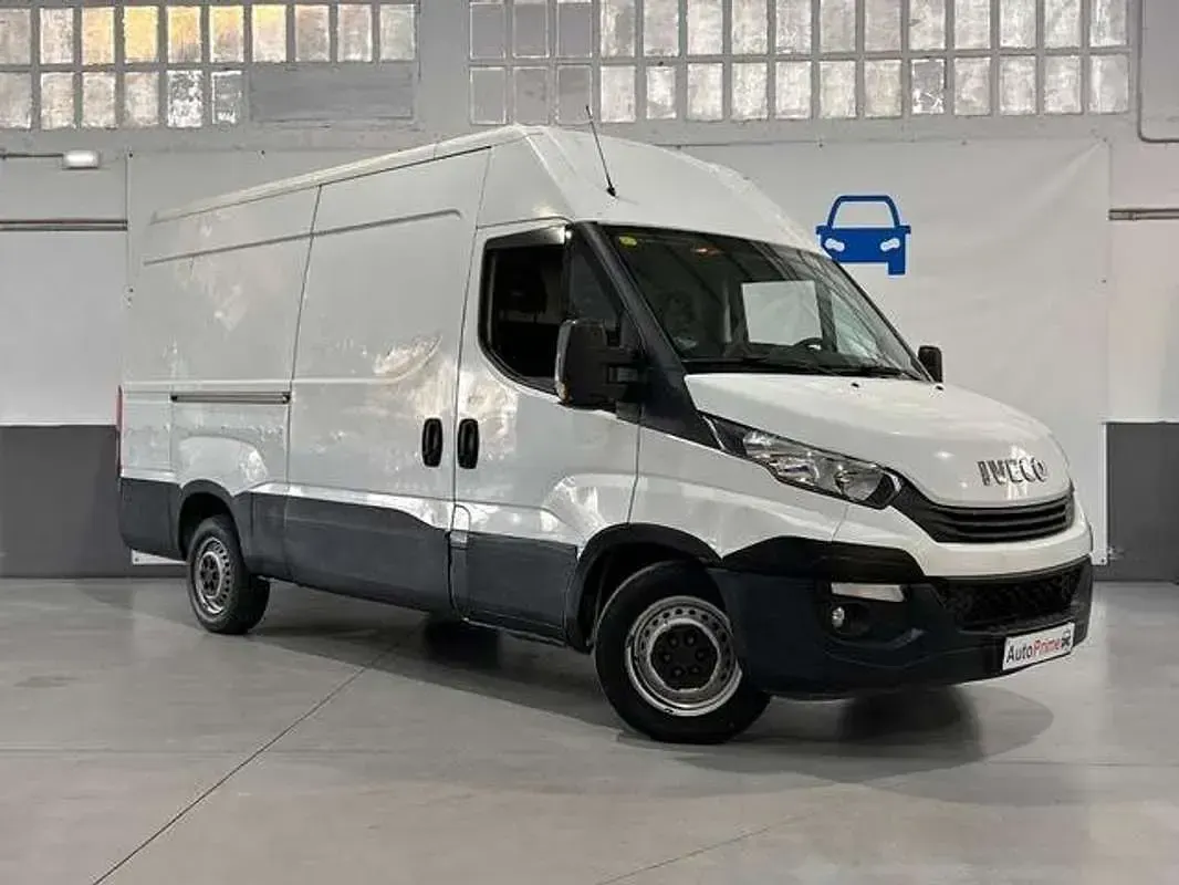 Usado Iveco Daily 156 CV (114 kW) 2019 Blanco Van