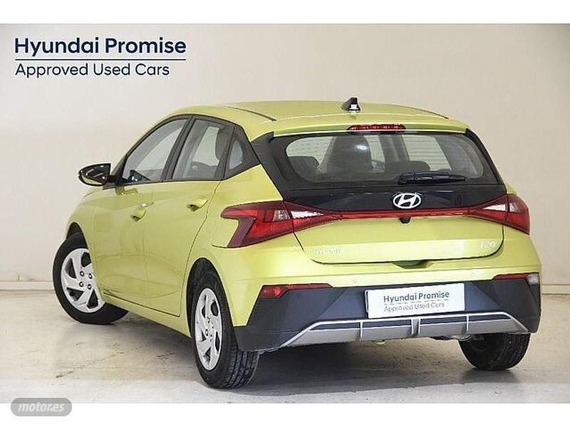 Usado Hyundai i20 84 CV (61 kW) 2024 Verde Berlina