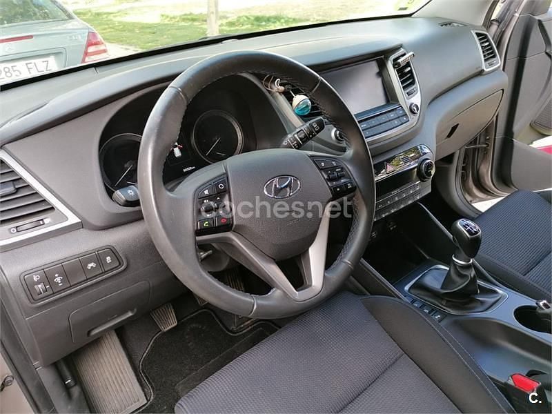 Usado Hyundai Tucson 115 CV (84 kW) 2017 Gris / plata SUV