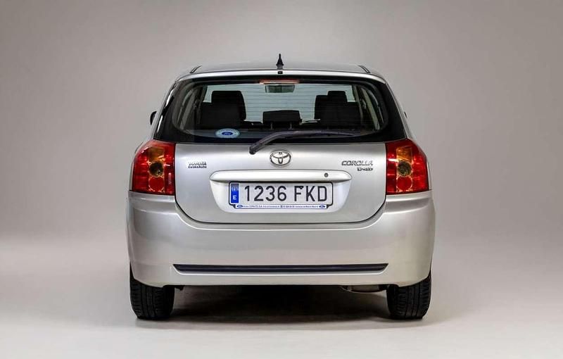 Usado Toyota Corolla Terra 90 CV (66 kW) 2007 Plateado Utilitario