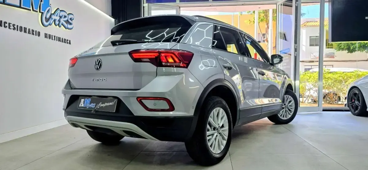 Usado VW T-Roc Life 110 CV (80 kW) 2023 Gris SUV