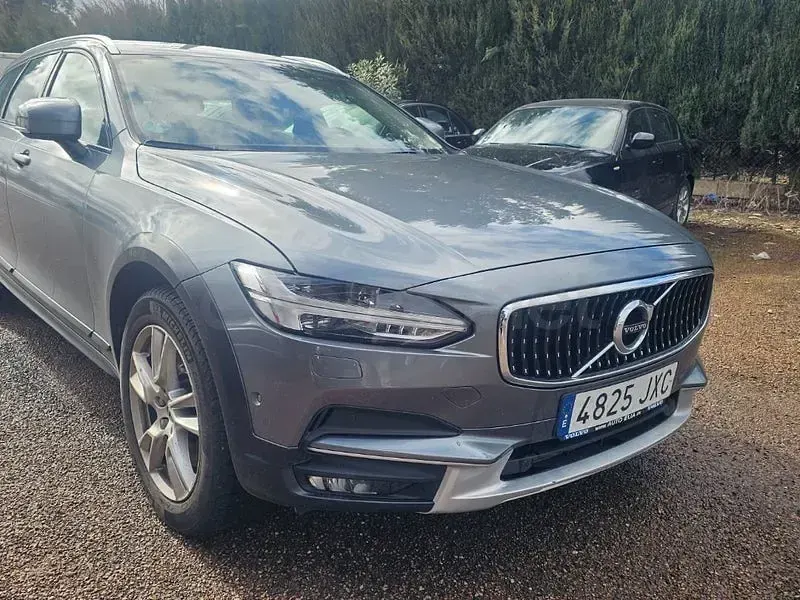 Usado Volvo V90 CC Pro 190 CV (139 kW) 2017 Gris / plata Familiar