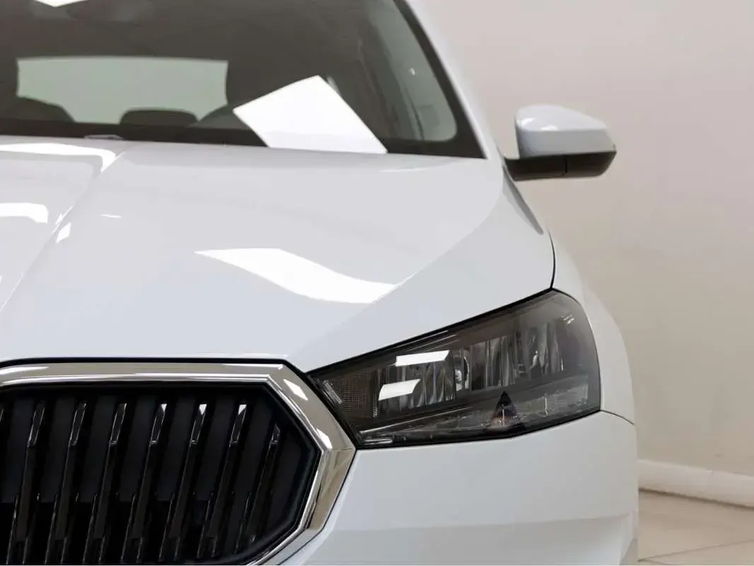 Usado Skoda Fabia Ambition 80 CV (58 kW) 2023 Blanco Utilitario