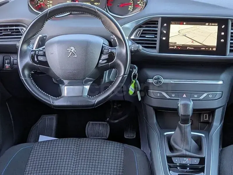 Usado Peugeot 308 SW Style 130 CV (95 kW) 2019 Blanco Familiar