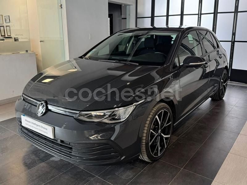 Gris / plata Usado 2021 VW Golf VIII Berlina | 22.700 € (Un poco caro) - Imagen 1/4