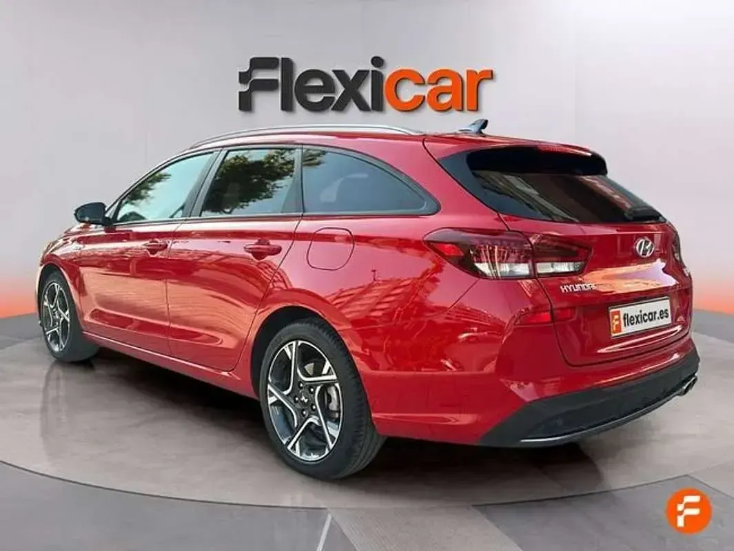 Usado Hyundai i30 N Line 120 CV (88 kW) 2023 Rojo Berlina