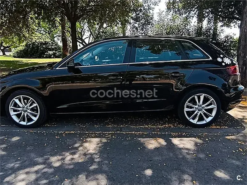 Usado Audi A3 Ambiente 150 CV (110 kW) 2015 Negro Berlina
