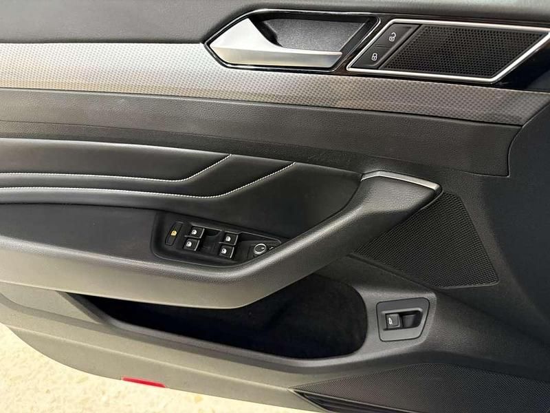 Usado VW Passat Alltrack 200 CV (147 kW) 2022 Azul Familiar