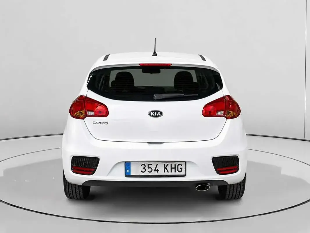 Usado Kia Ceed Plus 99 CV (72 kW) 2018 Blanco Utilitario