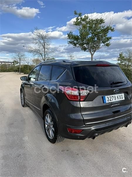 Usado Ford Kuga Vignale 176 CV (129 kW) 2019 Gris / plata SUV