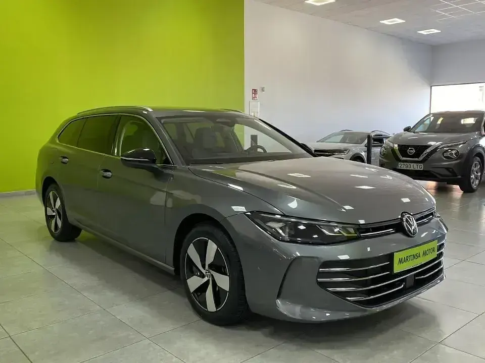 Usado VW Passat Business 150 CV (110 kW) 2024 Gris Familiar