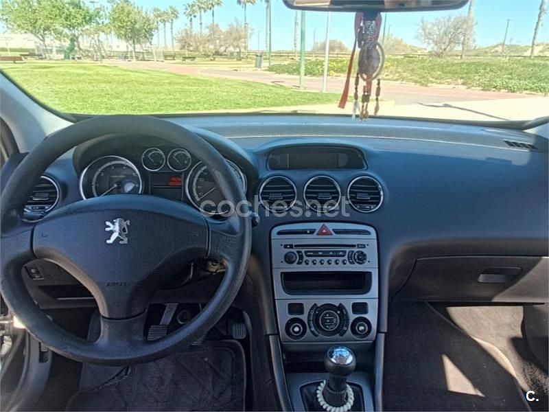 Usado Peugeot 308 95 CV (69 kW) 2008 Negro Berlina