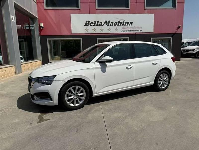 Usado Skoda Scala Ambition 95 CV (69 kW) 2023 Blanco Utilitario