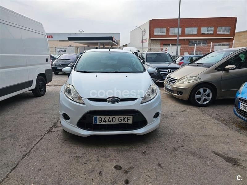 Blanco Usado 2009 Ford Fiesta Sport Utilitario | 6000 € (Precio justo) - Imagen 1/4