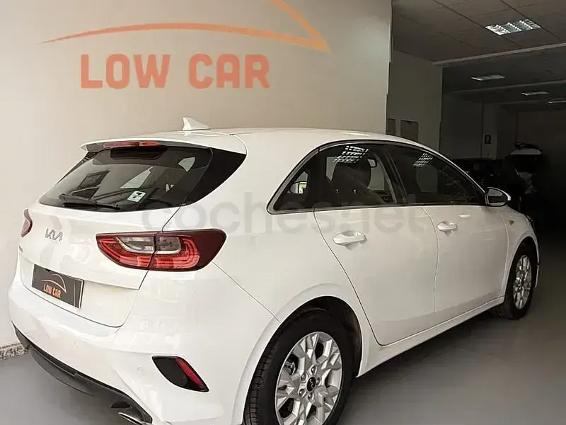 Usado Kia Ceed 100 CV (73 kW) 2022 Blanco Utilitario