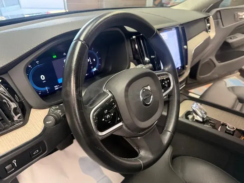 Usado Volvo XC60 Plus 197 CV (144 kW) 2022 Negro SUV