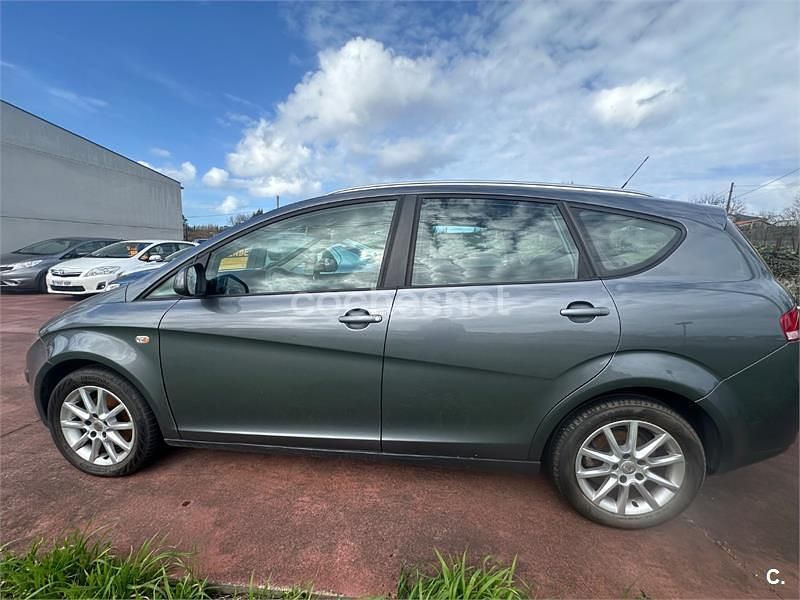 Usado Seat Altea XL Reference 105 CV (77 kW) 2012 Gris / plata Monovolumen