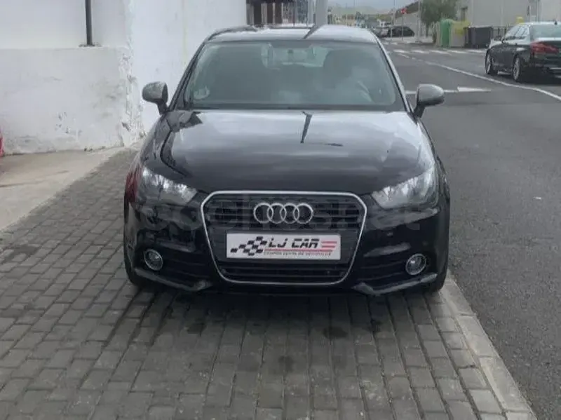 Usado Audi A1 Sportback Ambition 122 CV (89 kW) 2012 Negro Utilitario