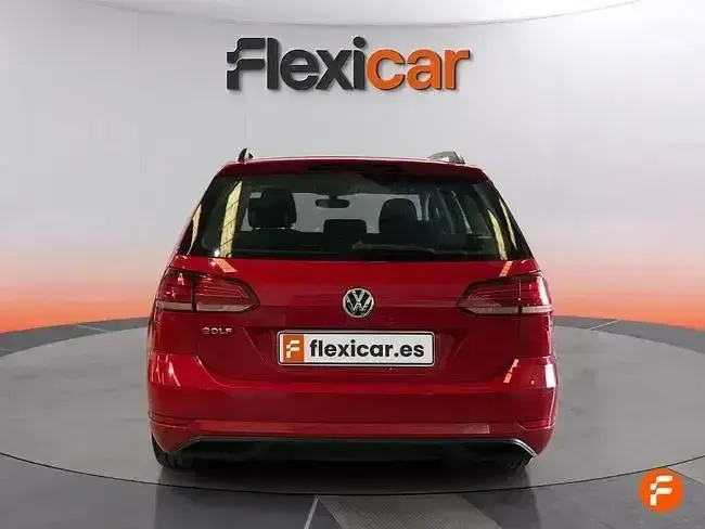 Usado VW Golf VII Advance 115 CV (84 kW) 2019 Rojo Familiar