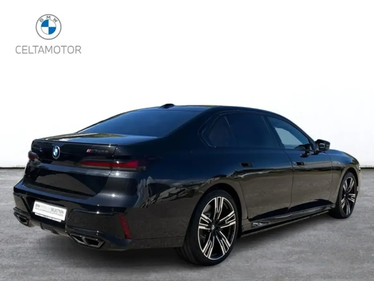 Nuevo BMW M760e Comfort Edition 571 CV (419 kW) 2026 Negro Berlina