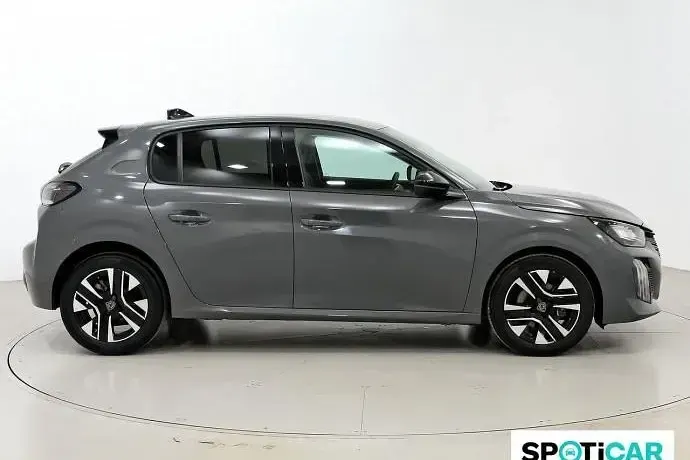 Usado Peugeot 208 Allure 100 CV (73 kW) 2025 Gris / plata Utilitario