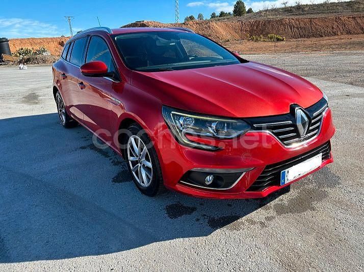 Rojo Usado 2017 Renault Mégane GrandTour Zen Familiar | 10.900 € (Precio justo) - Imagen 1/4