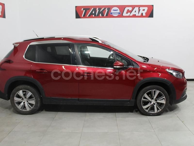 Usado Peugeot 2008 Allure 120 CV (88 kW) 2017 Granate SUV
