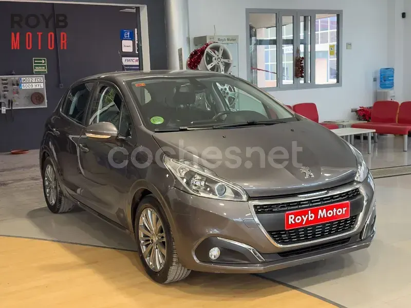Usado Peugeot 208 Signature Sky 82 CV (60 kW) 2019 Gris / plata Utilitario