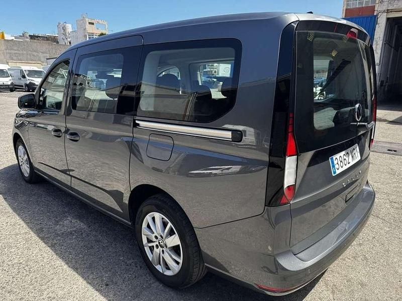 Usado VW Caddy Maxi 102 CV (75 kW) 2024 Gris Monovolumen
