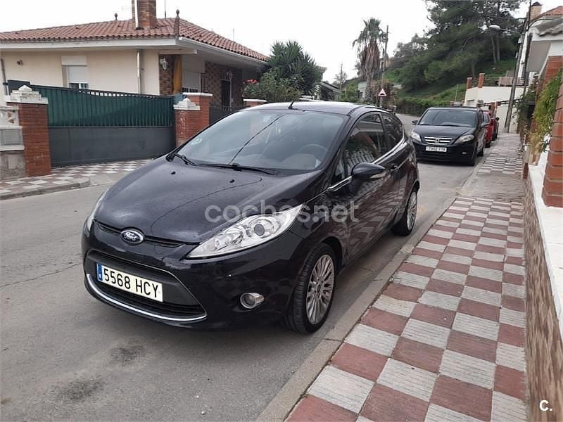 Negro Usado 2011 Ford Fiesta Titanium Berlina | 5500 € (Precio justo) - Imagen 1/4