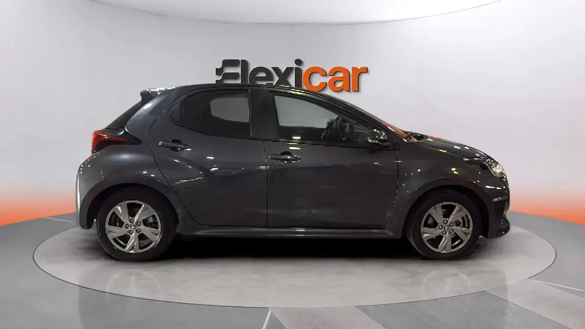 Usado Toyota Yaris Hybrid Active 116 CV (85 kW) 2025 Gris Berlina