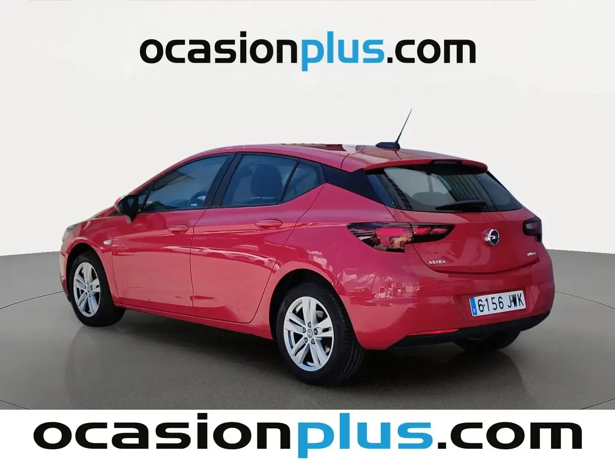 Usado Opel Astra Selective 125 CV (91 kW) 2017 Rojo Utilitario