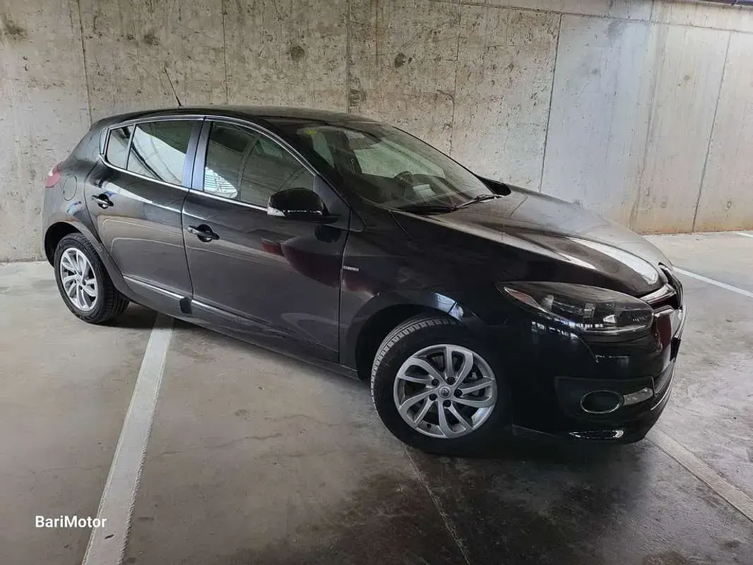 Usado Renault Mégane LIMITED 116 CV (85 kW) 2015 Negro Utilitario