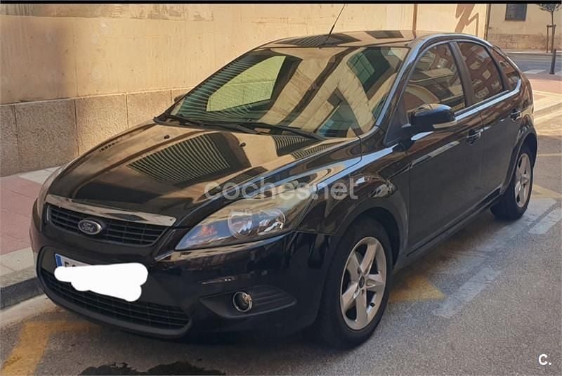 Negro Usado 2010 Ford Focus Trend Berlina | 5900 € (Precio justo) - Imagen 1/4