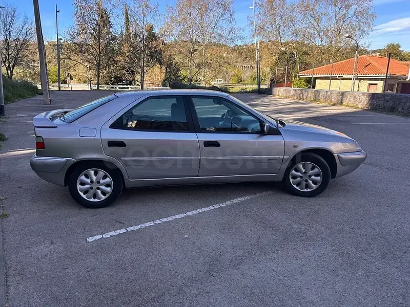 Usado Citroën Xantia Attraction 90 CV (66 kW) 1999 Gris / plata Berlina
