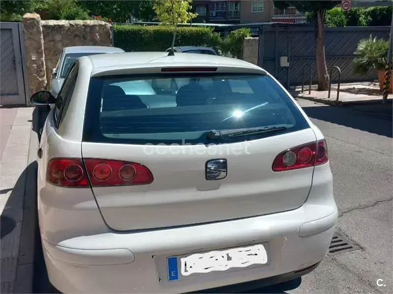 Usado Seat Ibiza 100 CV (73 kW) 2005 Blanco Utilitario