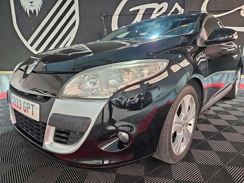 Usado Renault Mégane III Dynamique 111 CV (81 kW) 2009 Negro Coupe