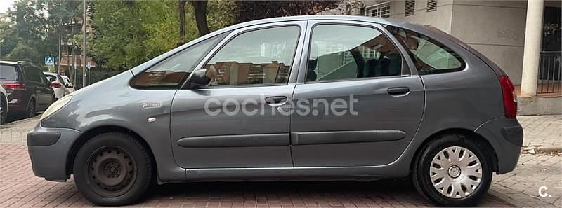 Gris / plata Usado 2006 Citroën Xsara Picasso Exclusive Monovolumen | 1799 € (Precio justo) - Imagen 1/4