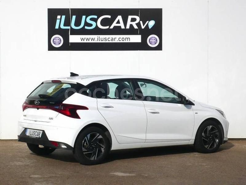 Usado Hyundai i20 101 CV (74 kW) 2021 Blanco Berlina