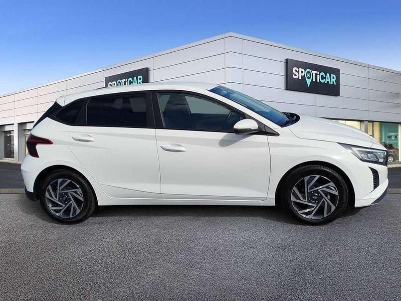 Usado Hyundai i20 80 CV (58 kW) 2024 Blanco Utilitario
