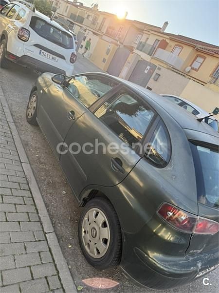 Usado Seat Ibiza Stella 64 CV (47 kW) 2003 Verde Utilitario