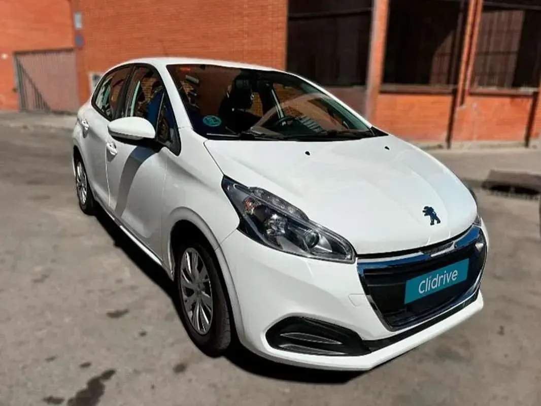 Usado Peugeot 208 Active 102 CV (75 kW) 2018 Blanco Utilitario