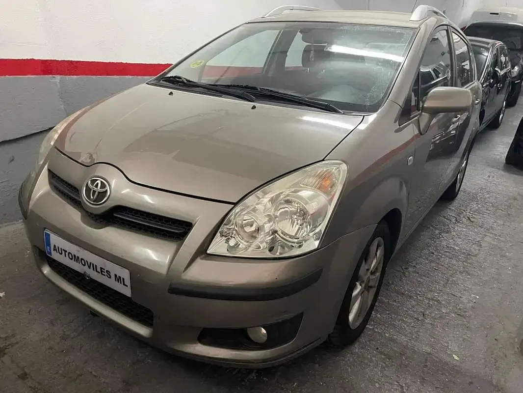 Usado Toyota Corolla Verso Sol 136 CV (100 kW) 2008 Gris Monovolumen