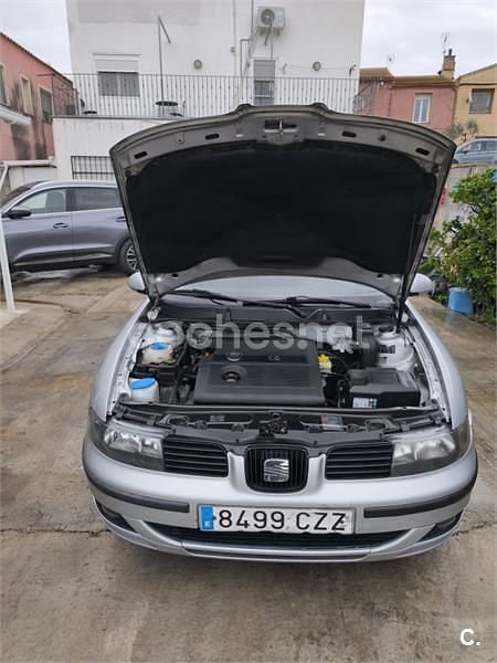 Usado Seat Leon Stella 105 CV (77 kW) 2004 Gris / plata Utilitario