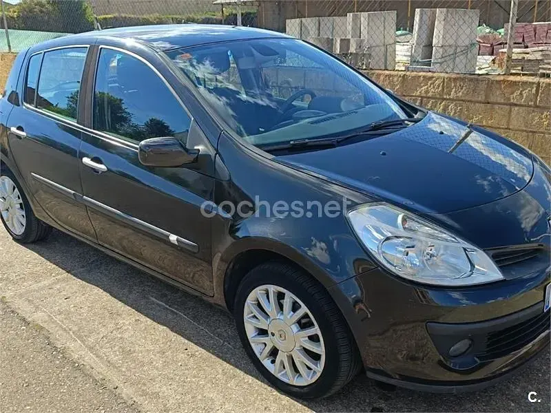 Usado Renault Clio II Authentique 85 CV (62 kW) 2008 Negro Berlina