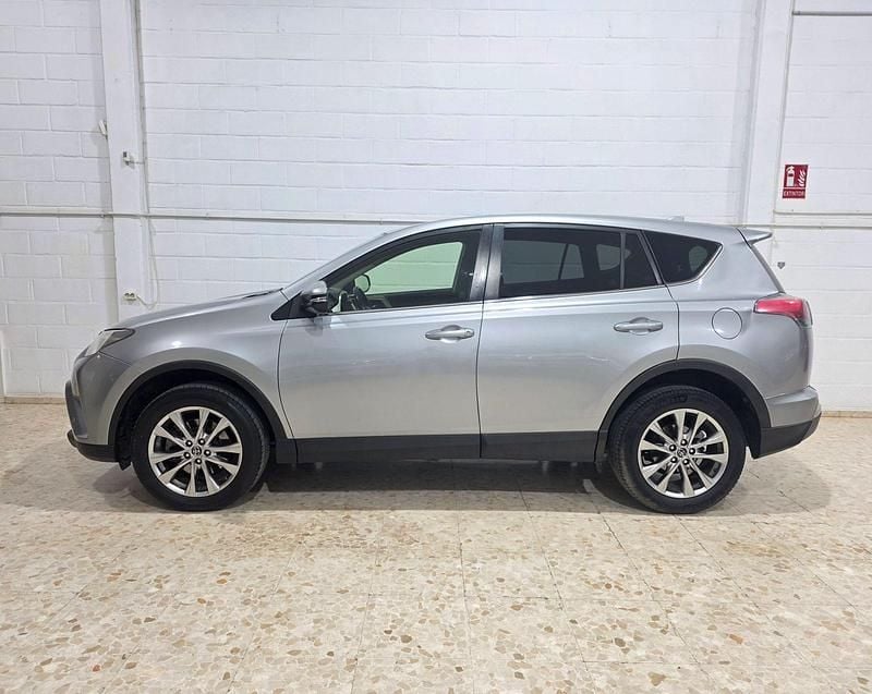 Usado Toyota RAV4 Advance 143 CV (105 kW) 2017 Gris / plata SUV