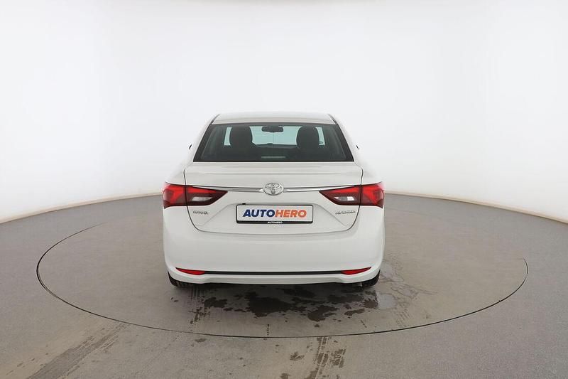 Usado Toyota Avensis Advance 143 CV (105 kW) 2016 Blanco Berlina