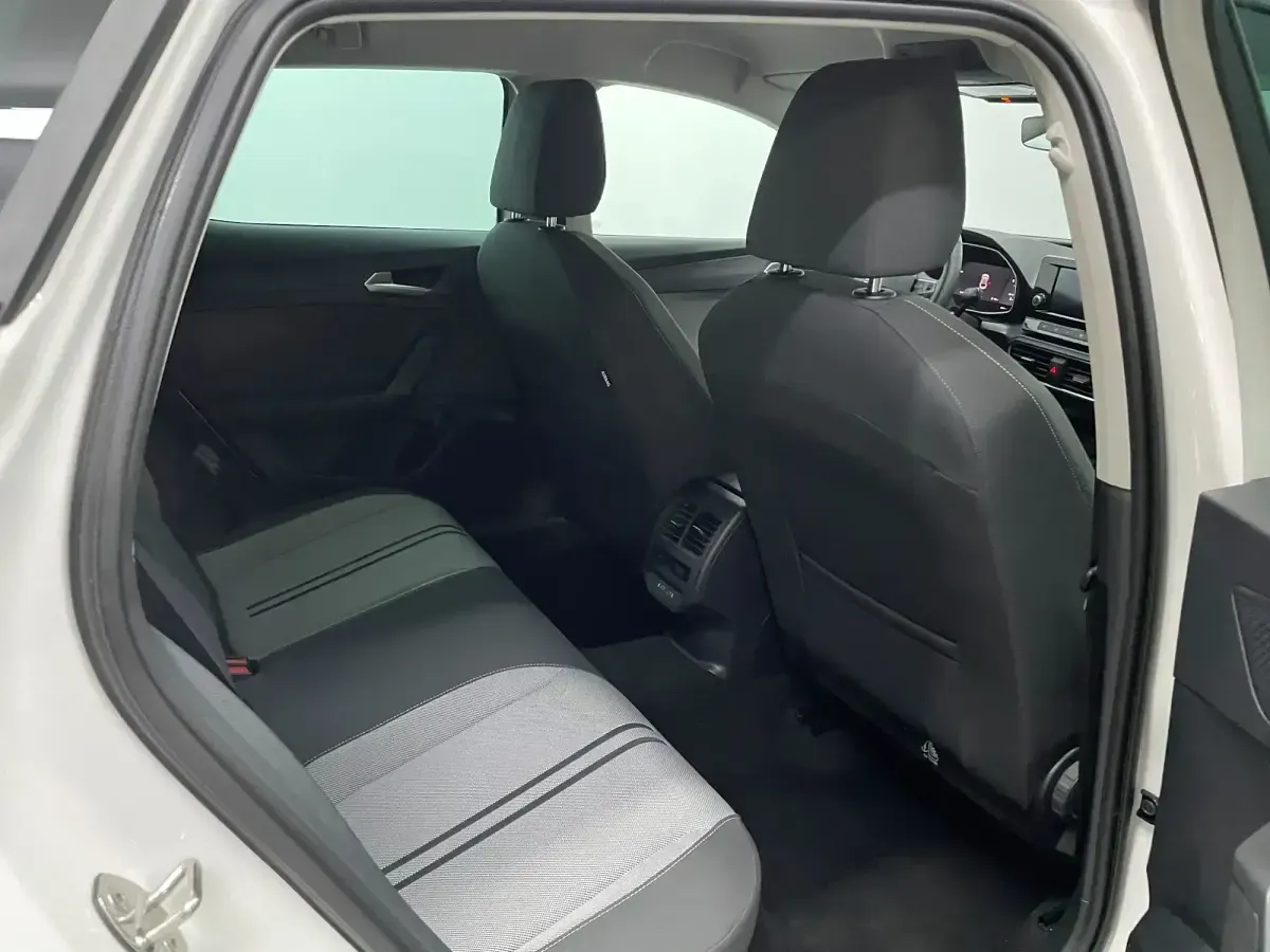 Usado Seat Leon Style 110 CV (80 kW) 2024 Blanco