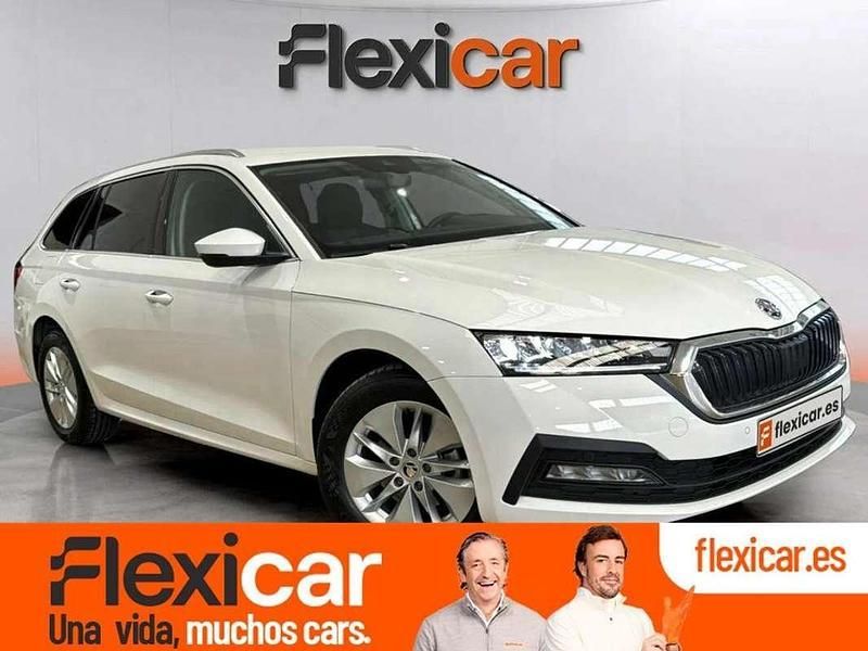 Blanco Usado 2023 Skoda Octavia Ambition Familiar | 21.990 € (Super precio) - Imagen 1/4